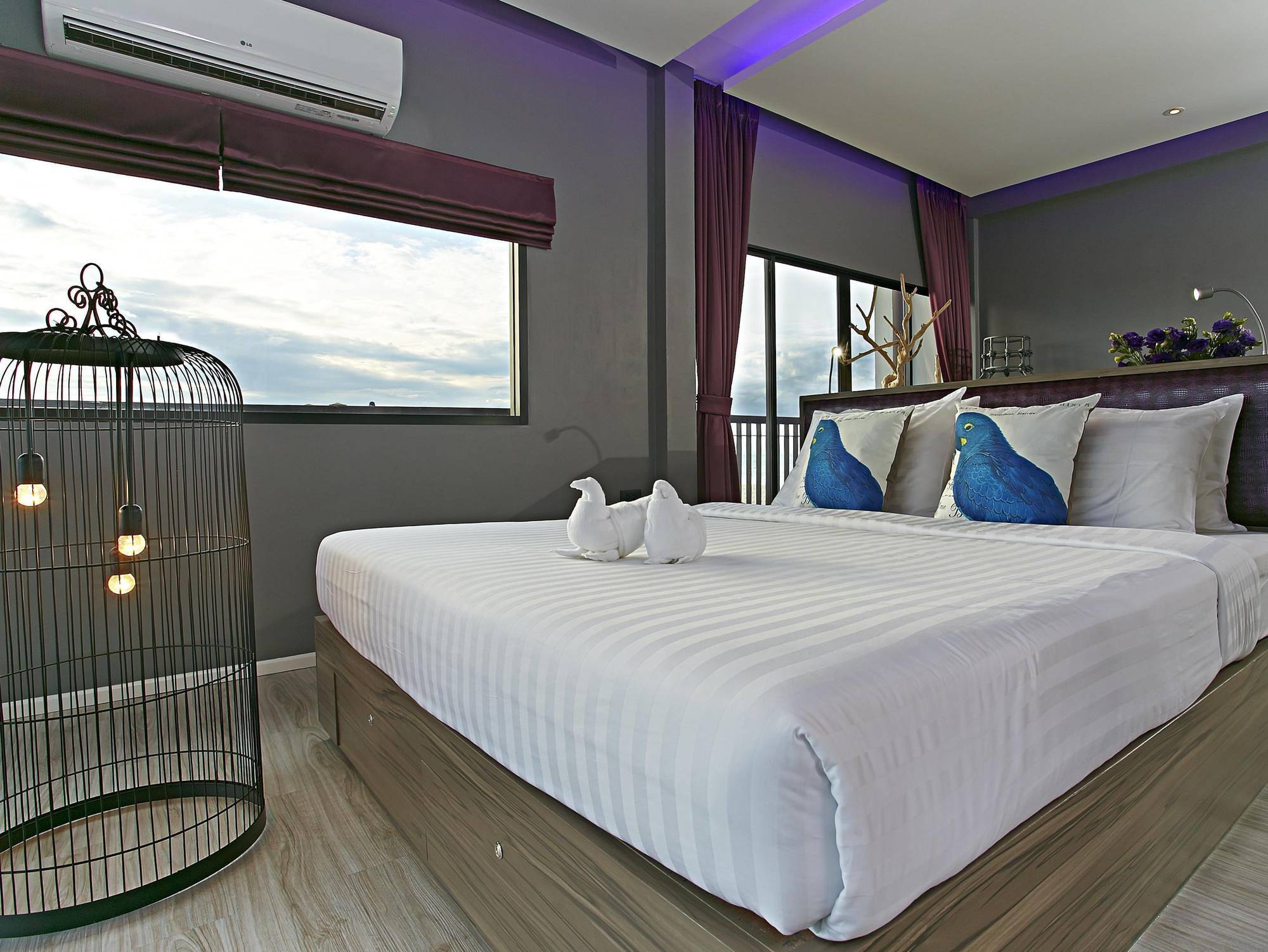 Hotel The Weekend Pattaya Extérieur photo