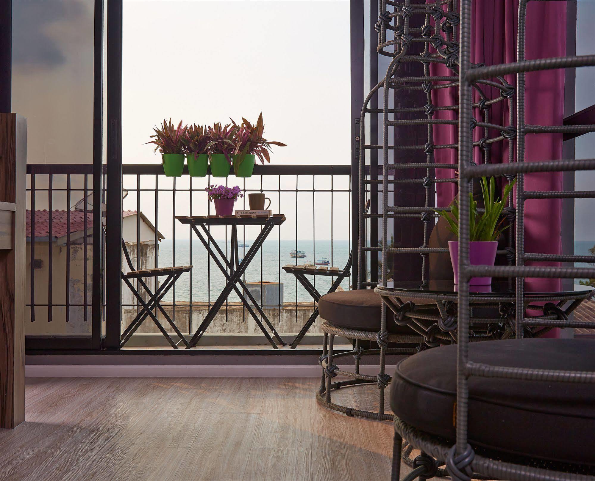 Hotel The Weekend Pattaya Extérieur photo