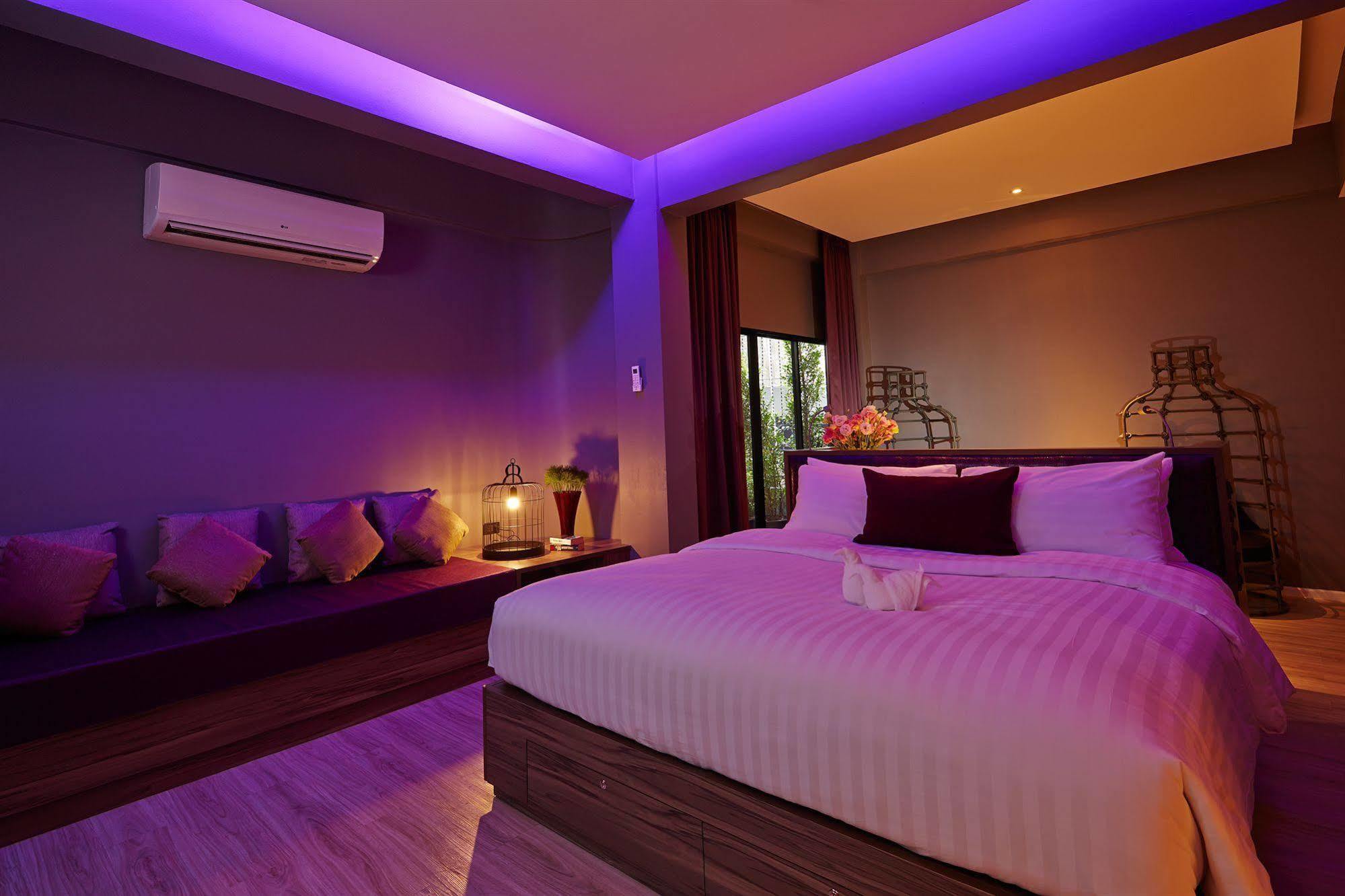 Hotel The Weekend Pattaya Extérieur photo