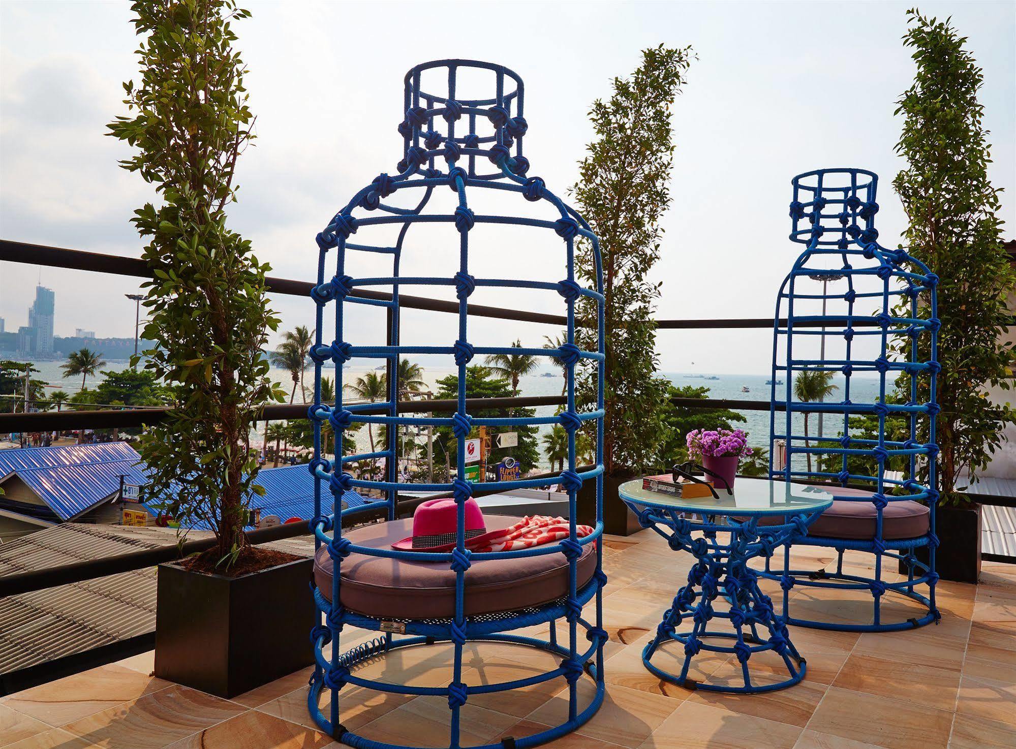 Hotel The Weekend Pattaya Extérieur photo