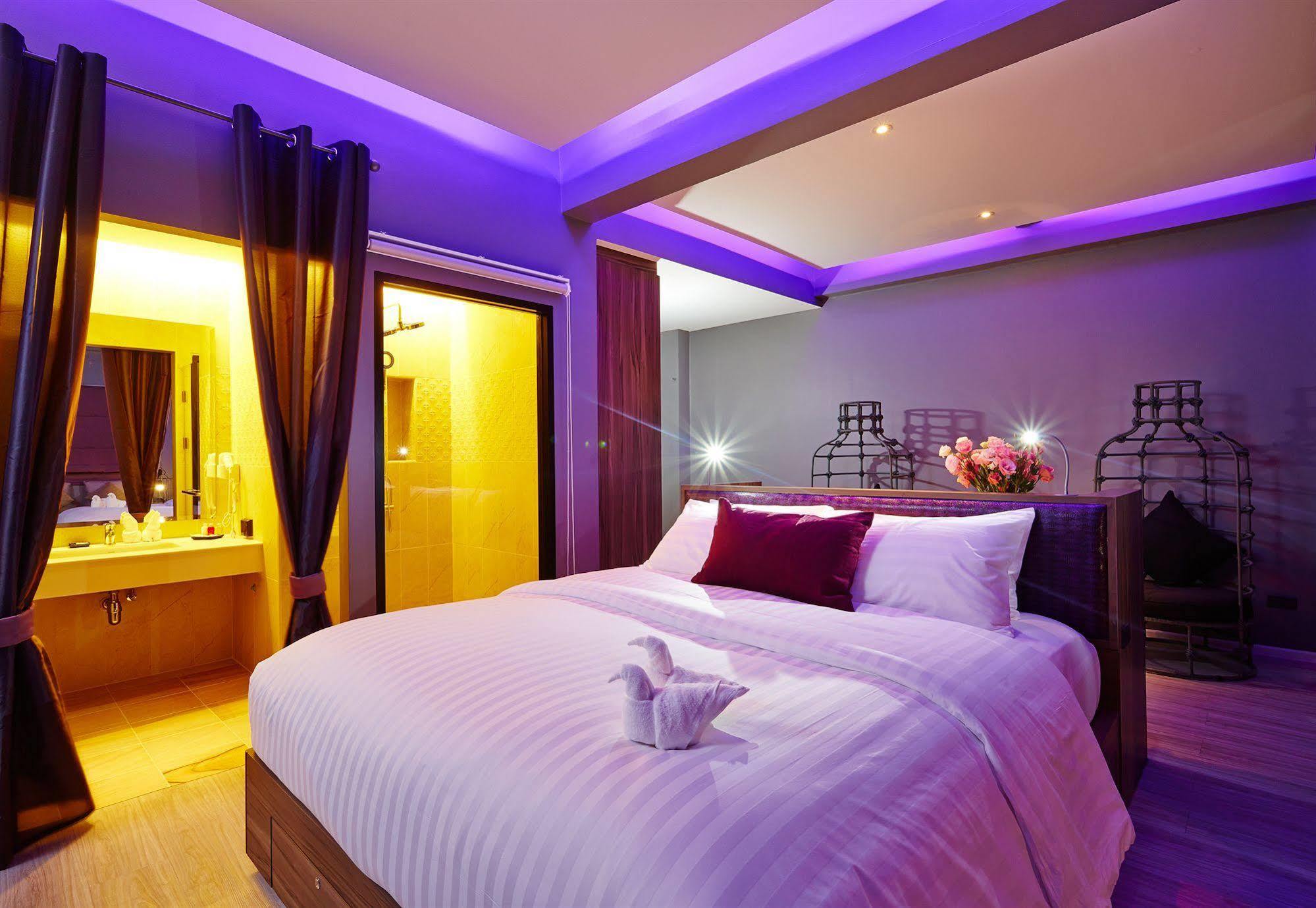 Hotel The Weekend Pattaya Extérieur photo