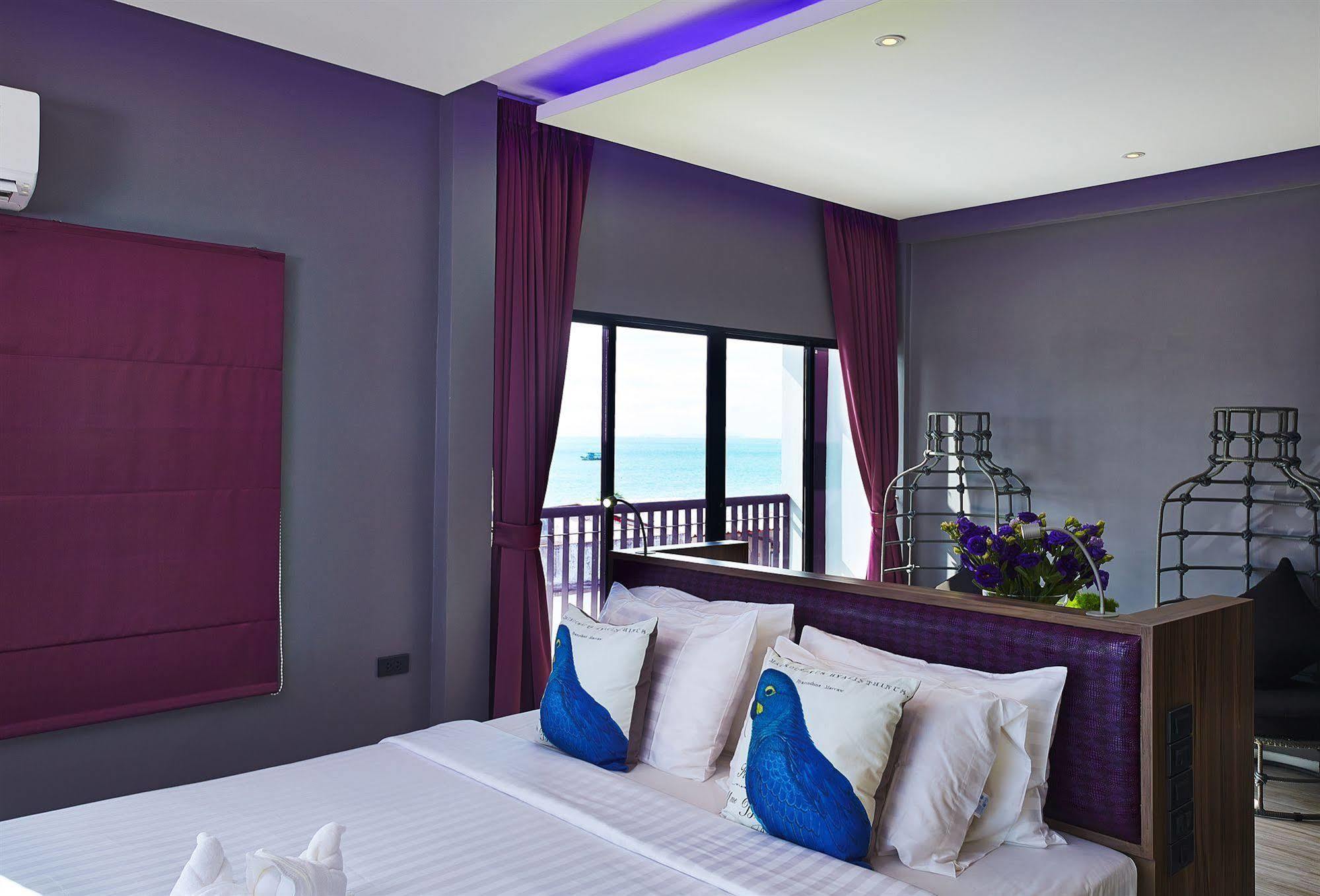 Hotel The Weekend Pattaya Extérieur photo