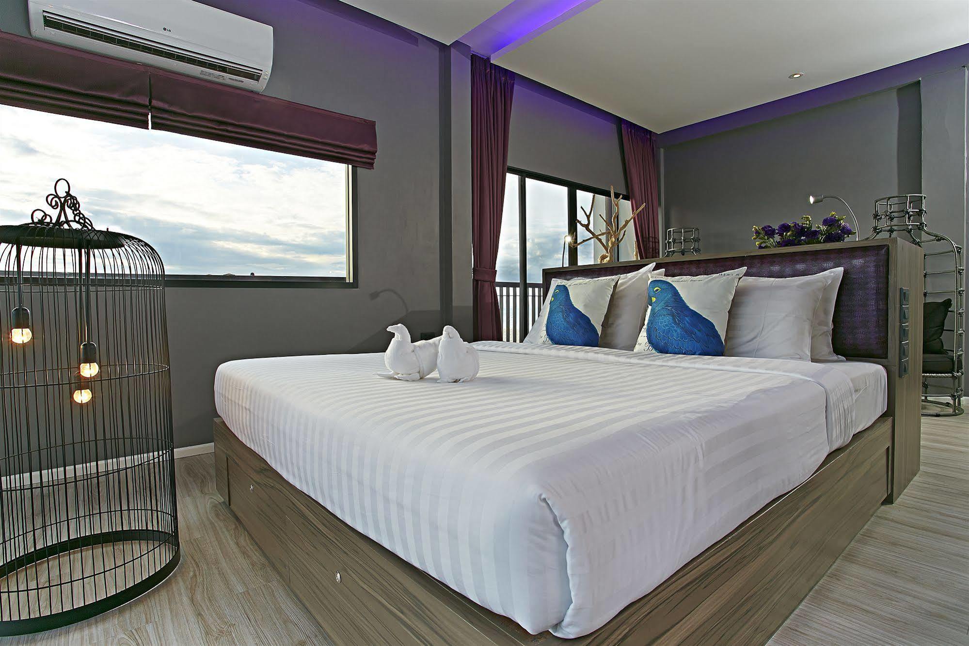 Hotel The Weekend Pattaya Extérieur photo