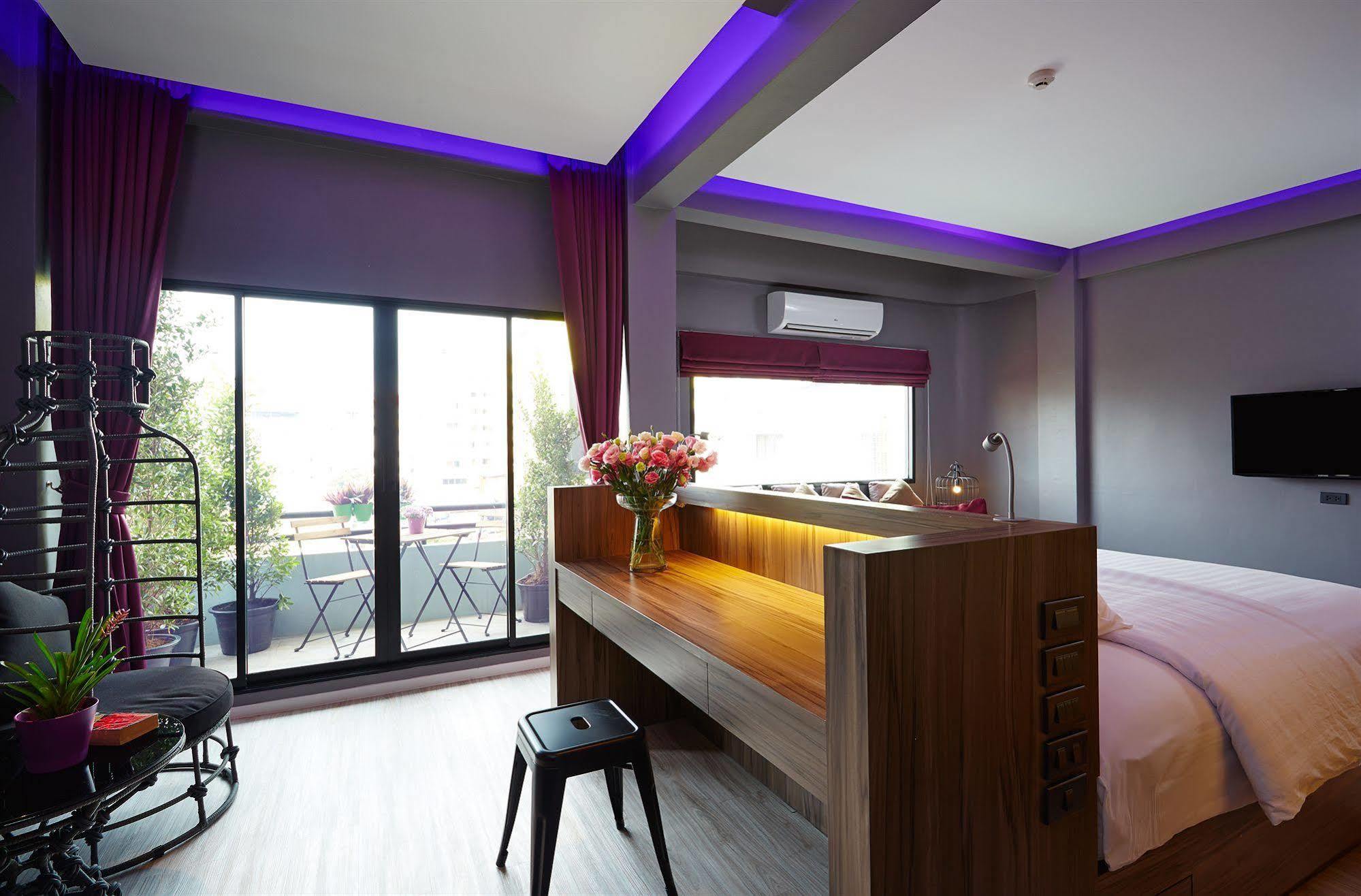 Hotel The Weekend Pattaya Extérieur photo